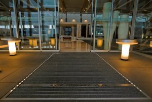 Pročitajte više o članku Kvalitetni ulazni otirači! Ogledalo svakog poslovnog prostora..