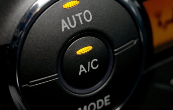 Trenutno pregledavate Zašto je dobro uključiti klima uređaj u automobilima ujesen i zimi